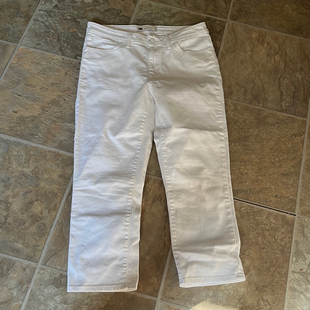 Women’s levis sz 12 white